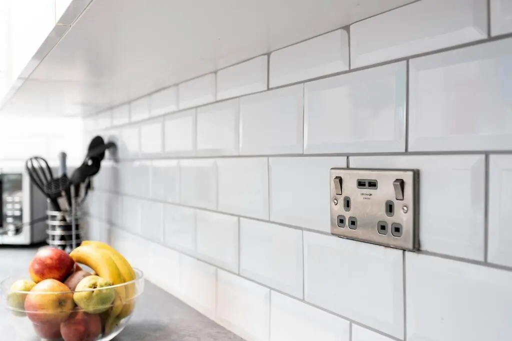 Stylish House - Close To City Centre - Free Parking, Super-Fast Wifi And Smart Tvs By Yoko Property Middlesbrough