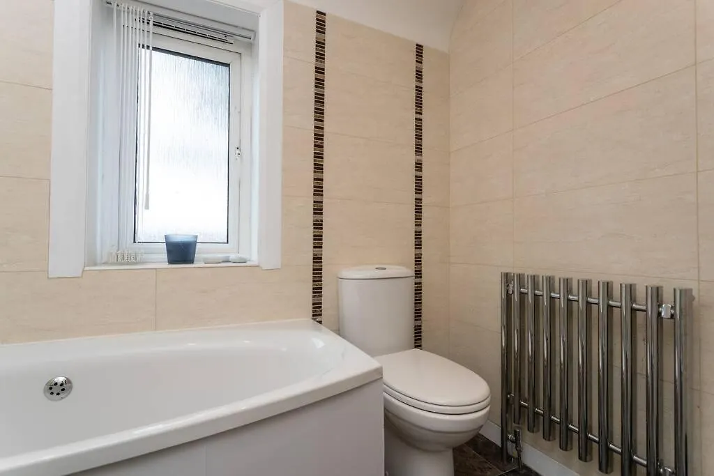 Stylish House - Close To City Centre - Free Parking, Super-Fast Wifi And Smart Tvs By Yoko Property Middlesbrough 0*,