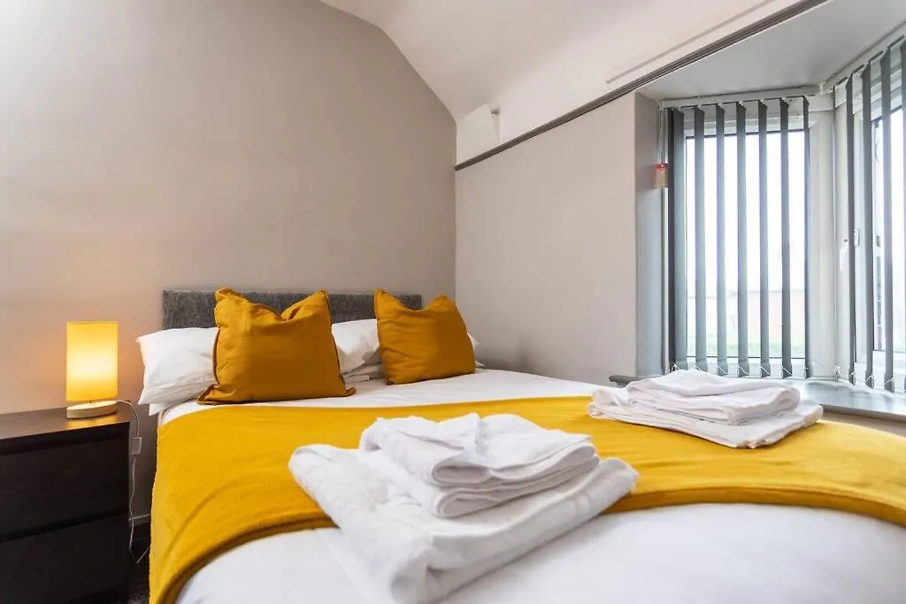Stylish House - Close To City Centre - Free Parking, Super-Fast Wifi And Smart Tvs By Yoko Property Middlesbrough