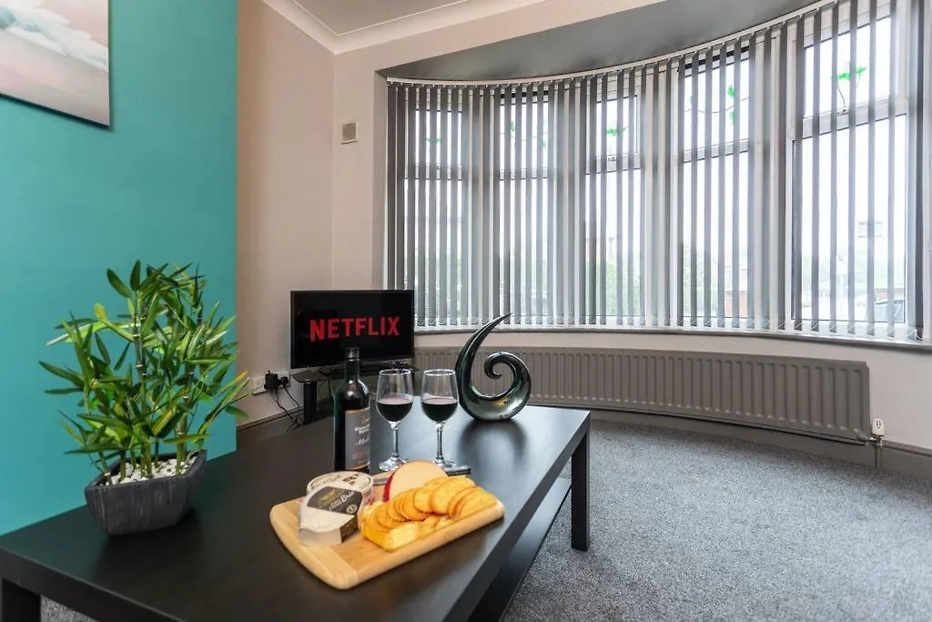Stylish House - Close To City Centre - Free Parking, Super-Fast Wifi And Smart Tvs By Yoko Property Middlesbrough Holiday home