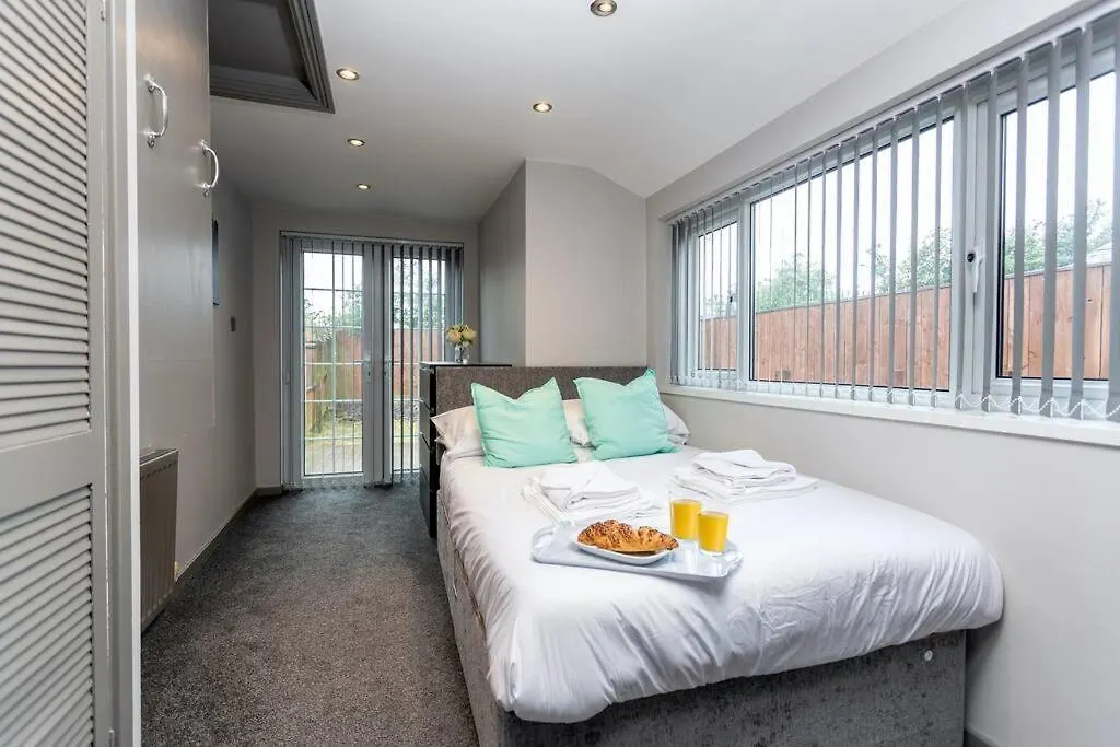 Holiday home Stylish House - Close To City Centre - Free Parking, Super-Fast Wifi And Smart Tvs By Yoko Property Middlesbrough