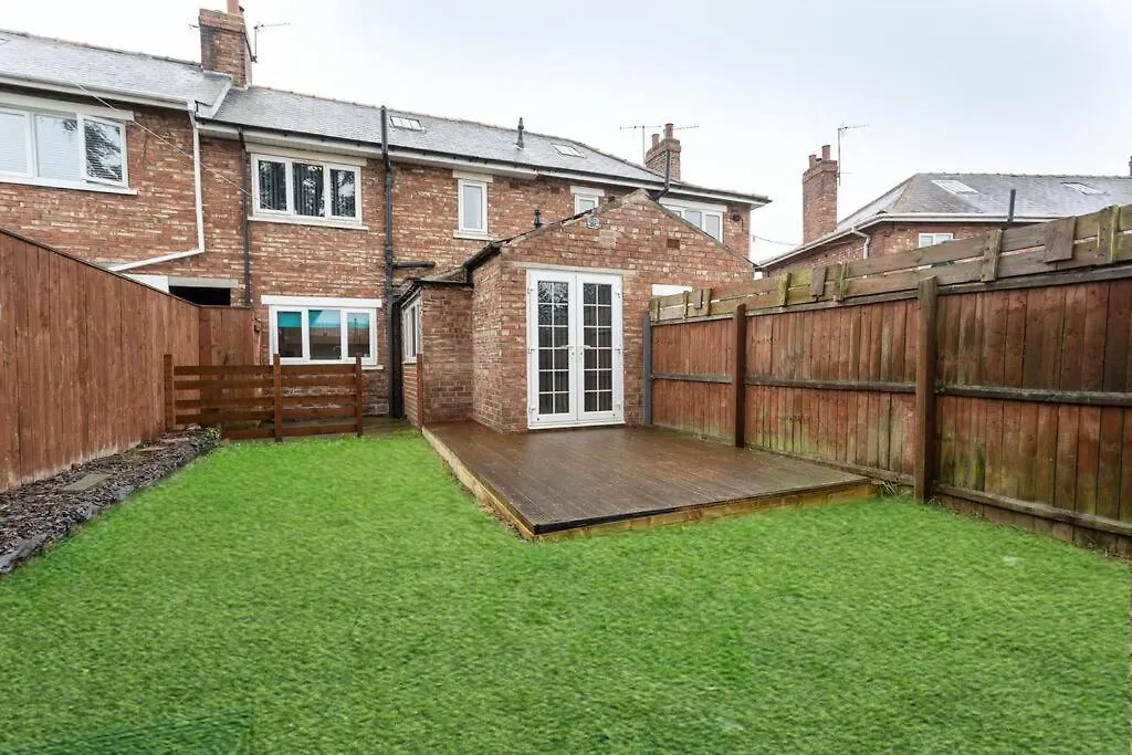 Stylish House - Close To City Centre - Free Parking, Super-Fast Wifi And Smart Tvs By Yoko Property Middlesbrough 0*,  United Kingdom