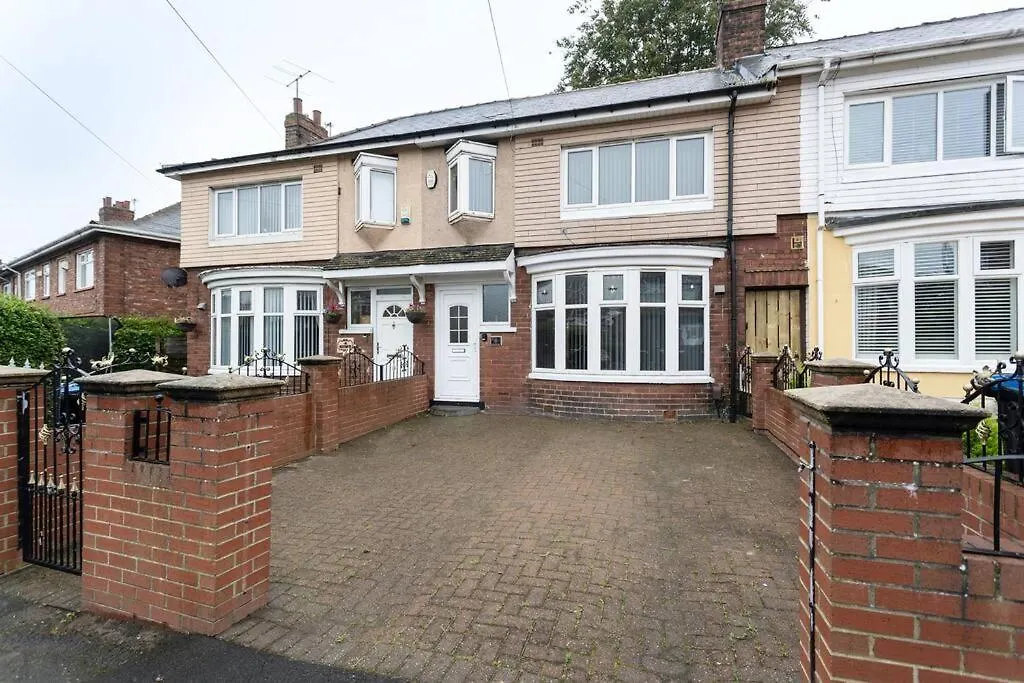 Stylish House - Close To City Centre - Free Parking, Super-Fast Wifi And Smart Tvs By Yoko Property Middlesbrough Holiday home