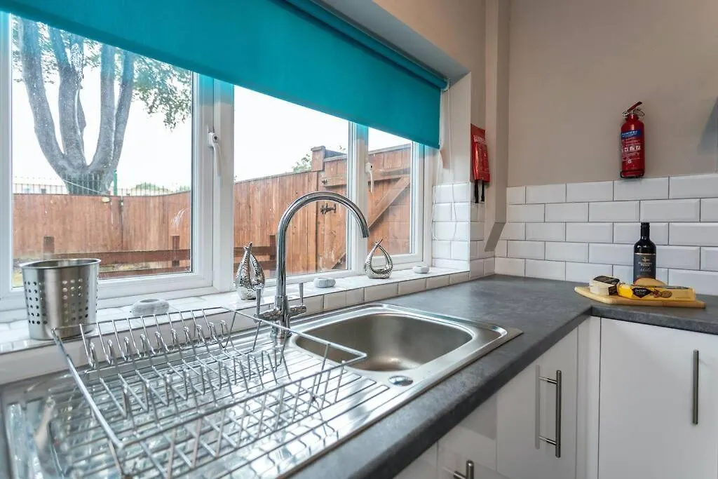 Stylish House - Close To City Centre - Free Parking, Super-Fast Wifi And Smart Tvs By Yoko Property Middlesbrough Holiday home